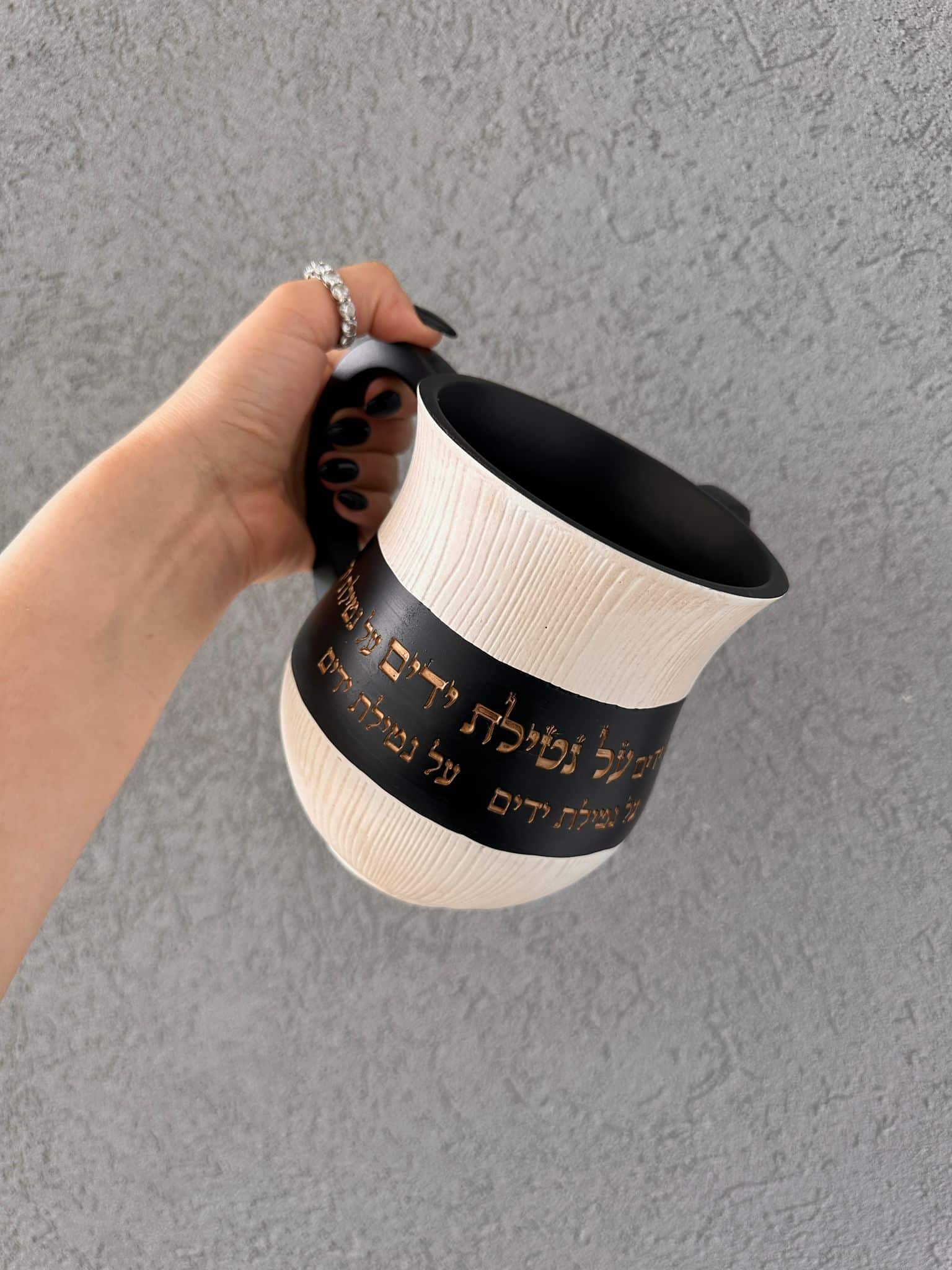 20ba0c21-c7b2-46f2-99ef-6a85c5dba061.jpg נטלה מהודרת " על נטילת ידיים " – תמונה 1