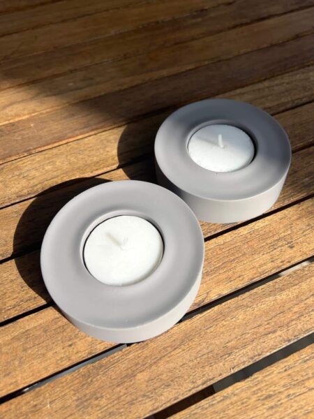 זוג פמוטים מבטון