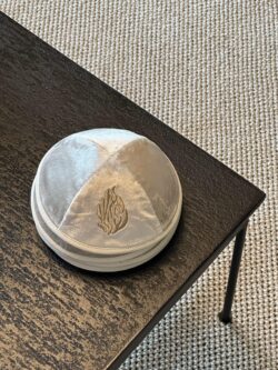 כיפה קטיפה ״האש שלי״ - שמנת