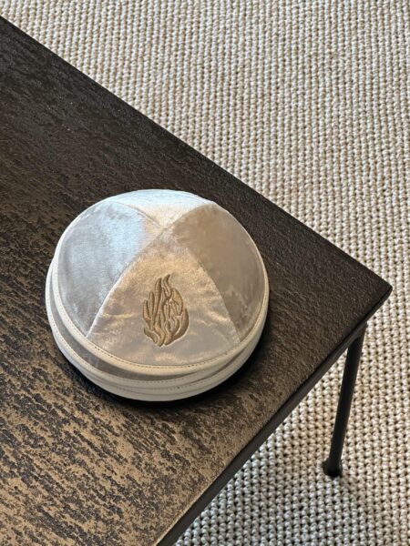 כיפה קטיפה ״האש שלי״ - שמנת