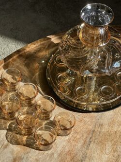 ⁦מחלק יין קריסטל + 8 כוסיות - רוז גולד⁩ – תמונה ⁦2⁩