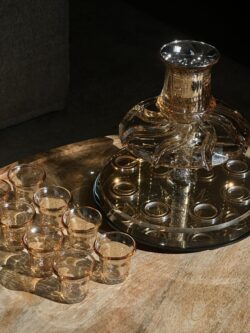 ⁦מחלק יין קריסטל + 8 כוסיות - רוז גולד⁩ – תמונה ⁦3⁩