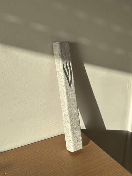 מזוזה מהודרת גוון בטון 25 ס"מ