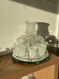 ⁦מחלק יין קריסטל + 8 כוסיות⁩ – תמונה ⁦2⁩