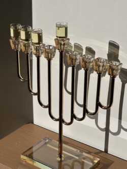 ⁦חנוכיה מהודרת דגם יהלום מקריסטל - רוז גולד⁩ – תמונה ⁦7⁩