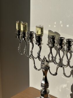 ⁦חנוכיה יוקרתית - דגם מלכות⁩ – תמונה ⁦4⁩