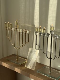 ⁦חנוכיה מהודרת דגם יהלום מקריסטל - רוז גולד⁩ – תמונה ⁦3⁩