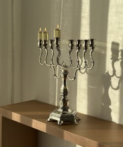 חנוכיה יוקרתית - דגם מלכות