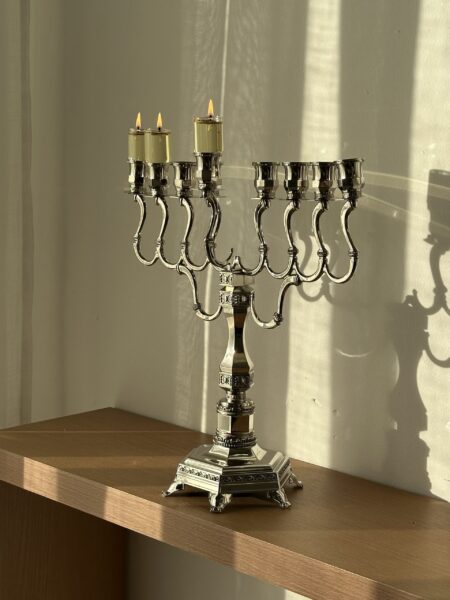 חנוכיה יוקרתית - דגם מלכות