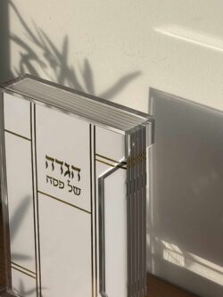 ⁦מעמד פרספקס + 6 הגדות - זהב⁩ – תמונה ⁦2⁩