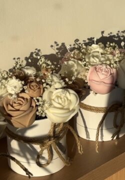 ⁦זר פרחים מנרות⁩ – תמונה ⁦2⁩