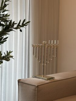 ⁦חנוכיה מהודרת דגם יהלום מקריסטל - רוז גולד⁩ – תמונה ⁦8⁩