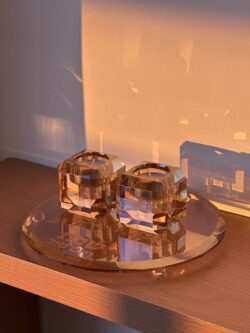 ⁦מגש וזוג פמוטים - רוז גולד⁩ – תמונה ⁦2⁩