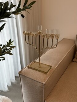 ⁦חנוכיה מהודרת דגם ספיר מקריסטל - רוז גולד⁩ – תמונה ⁦11⁩
