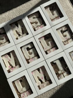 ⁦נר אות עם פרחים - קופסא מהודרת⁩ – תמונה ⁦2⁩