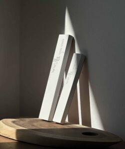 ⁦מזוזה " שמע ישראל " 12 ס"מ - לבן⁩ – תמונה ⁦2⁩