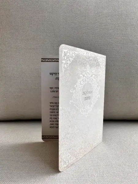 הדלקת נרות גווני לבן וכסף