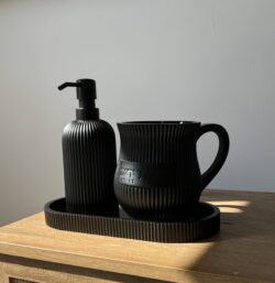 ⁦סט נטלה וסבוניה - פסים שחור⁩ – תמונה ⁦3⁩