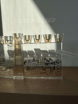 ⁦חנוכיית קריסטל דגם ירושלים⁩ – תמונה ⁦2⁩