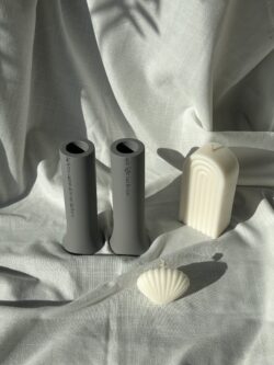 ⁦זוג פמוטים מבטון + טקסט⁩ – תמונה ⁦3⁩