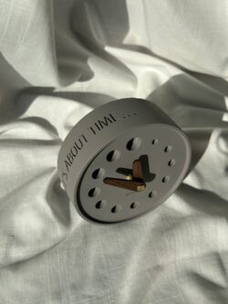 שעון שולחני עגול