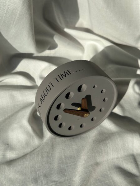 שעון שולחני עגול