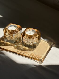 ⁦מגש וזוג פמוטים גוון רוז גולד⁩ – תמונה ⁦3⁩