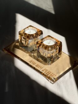 ⁦מגש וזוג פמוטים גוון רוז גולד⁩ – תמונה ⁦4⁩