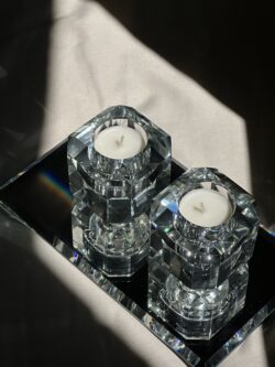 ⁦מגש וזוג פמוטים גוון שקוף⁩ – תמונה ⁦3⁩