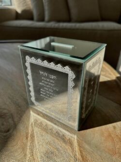 קופת צדקה מקריסטל מלבנית