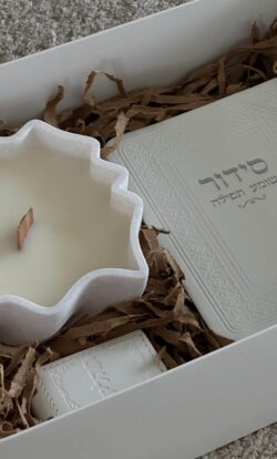 ⁦מארז ״שלוה״ קלאסי לבן⁩ – תמונה ⁦3⁩