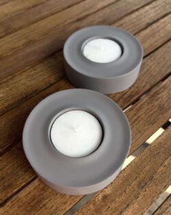 ⁦זוג פמוטים מבטון⁩ – תמונה ⁦2⁩