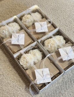 ⁦מארז סידור ונרות פרחים⁩ – תמונה ⁦2⁩