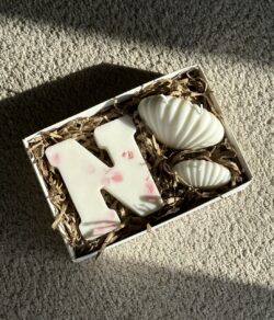 מארז נר אות אישי וצדפות