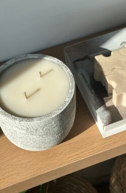 ⁦נר גדול בכד חרס אפור בהיר⁩ – תמונה ⁦3⁩