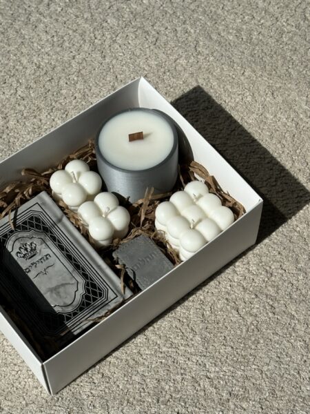 מארז ״שלוה״ אפור לבן